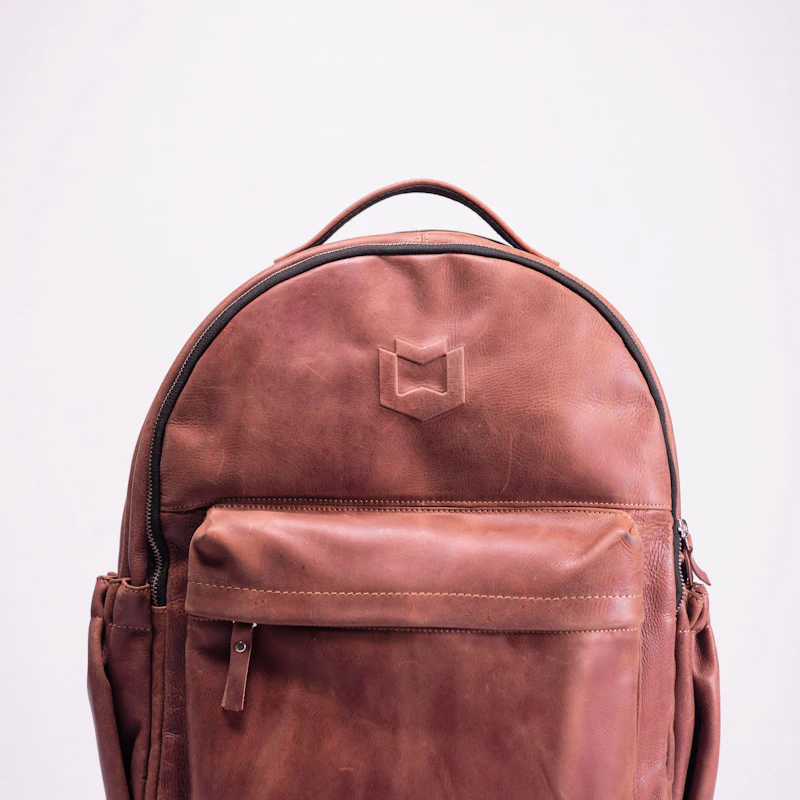 Sac à dos en cuir brun rosé avec poche zippée